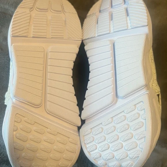 Fabletics Redondo Performance Sneaker - Picture 12 of 14